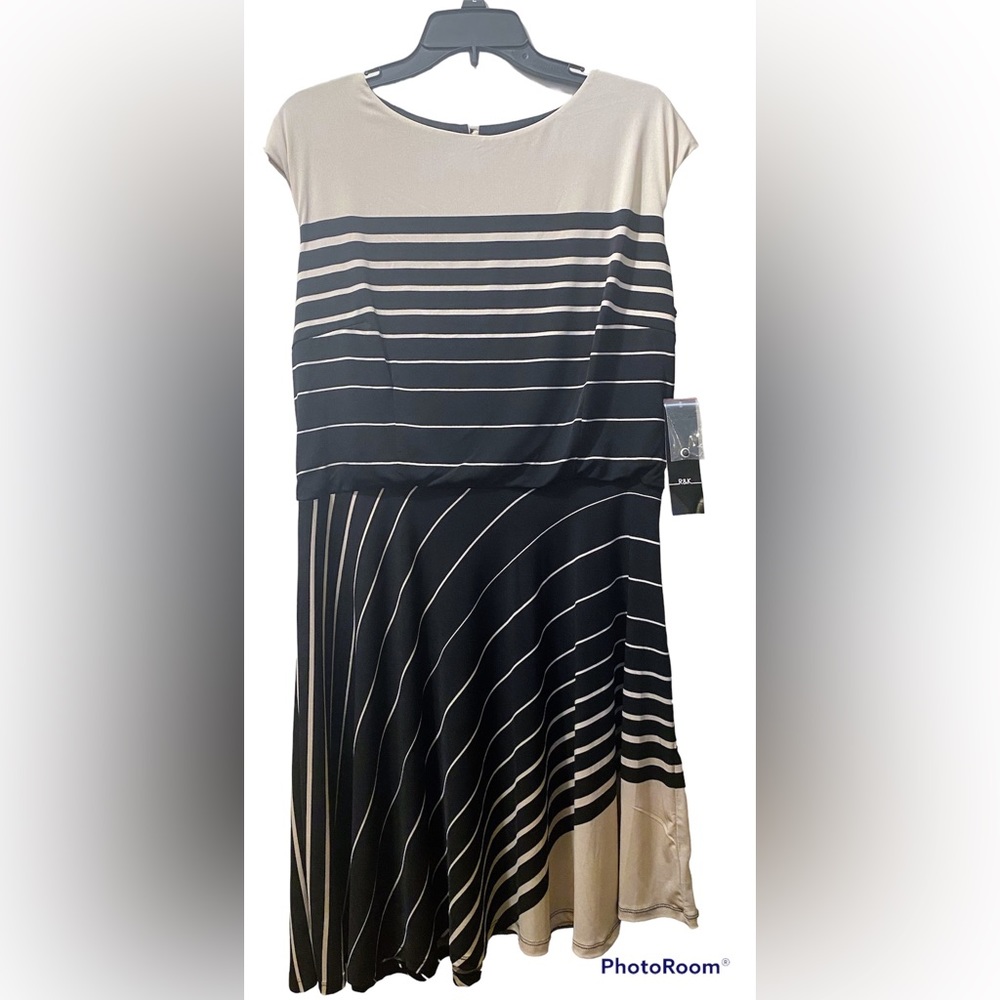 R&K~Women’s Black/Cream Sleeveless Flare Bottom Asymmetrical Mini Dress Size XL